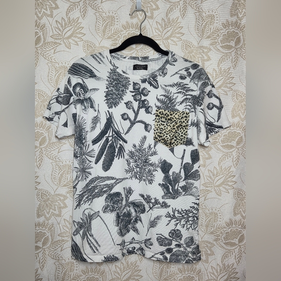 Zara Other - Zara Man Leopard Pocket Black & White Floral T Shirt sz LARGE EUC Unique Fall